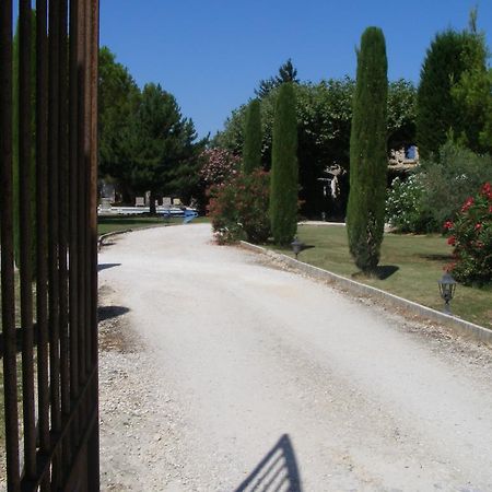 Hotel L'Oustau De Mistral Eyragues Esterno foto