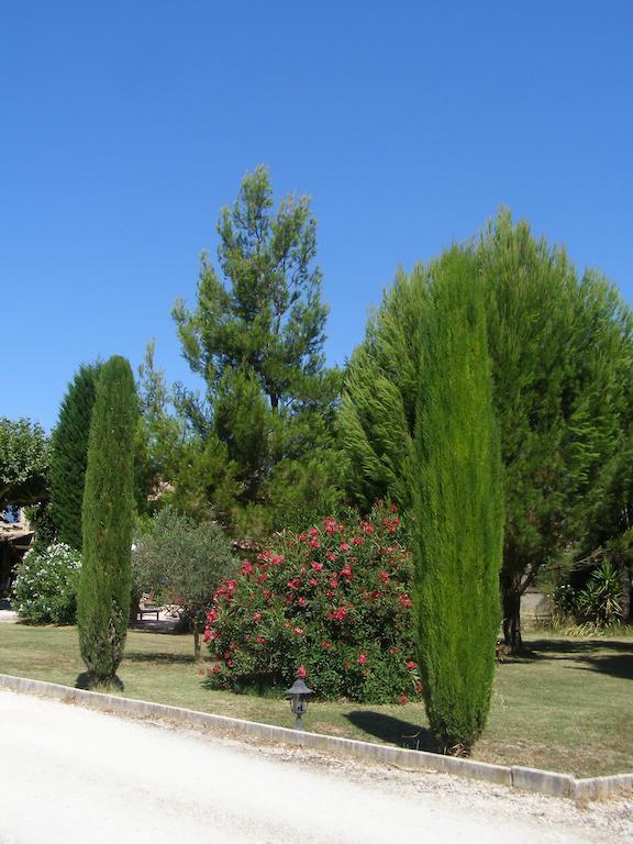 Hotel L'Oustau De Mistral Eyragues Esterno foto