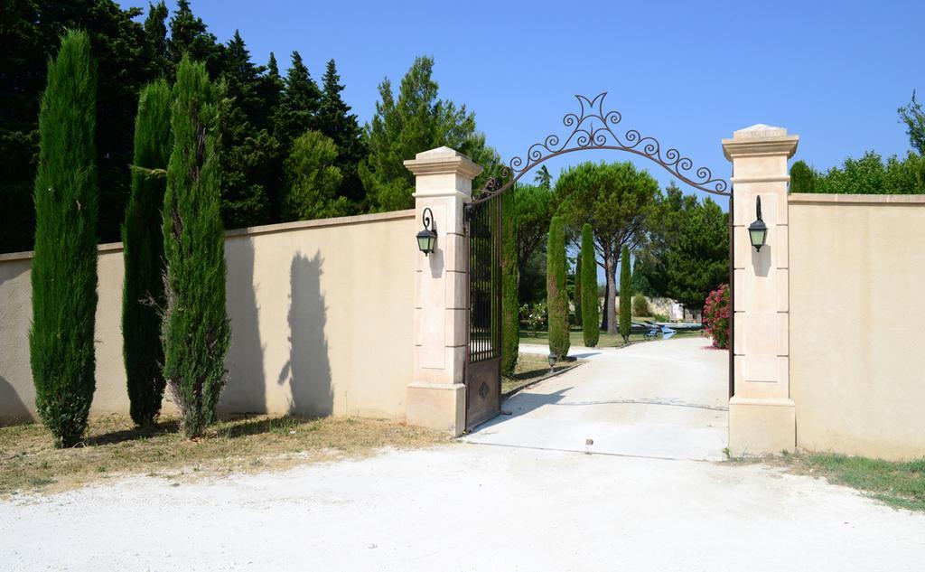 Hotel L'Oustau De Mistral Eyragues Esterno foto