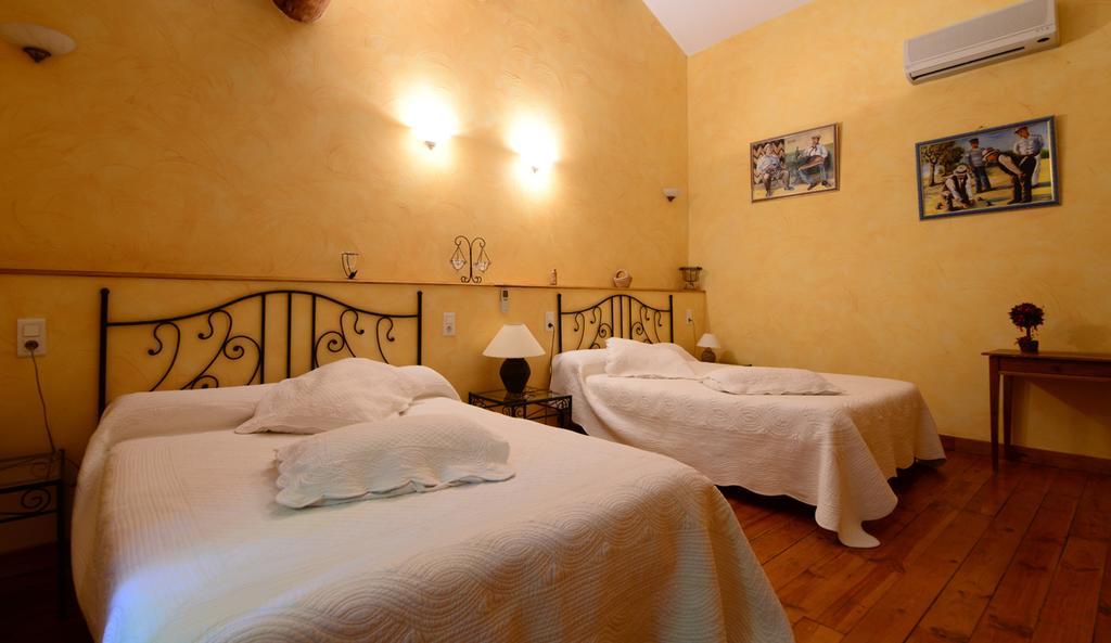Hotel L'Oustau De Mistral Eyragues Esterno foto