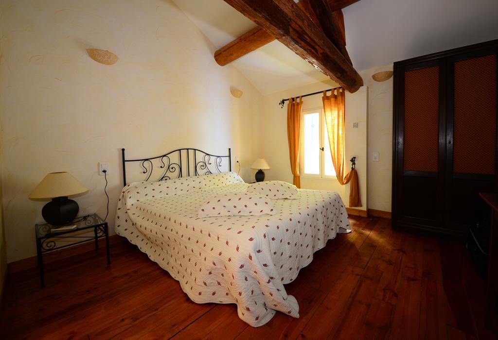Hotel L'Oustau De Mistral Eyragues Esterno foto