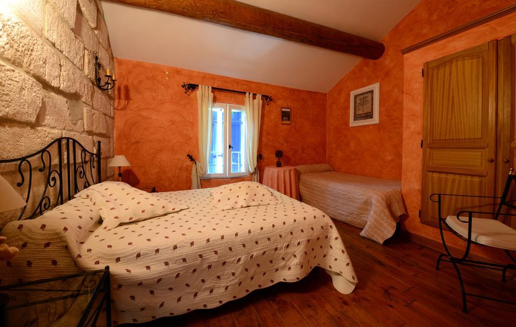 Hotel L'Oustau De Mistral Eyragues Esterno foto
