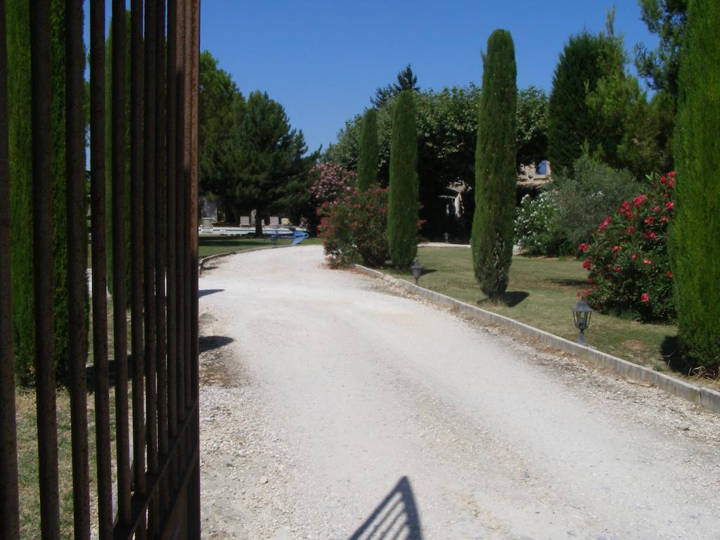Hotel L'Oustau De Mistral Eyragues Esterno foto