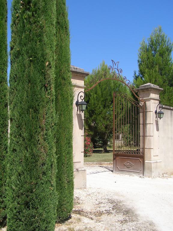 Hotel L'Oustau De Mistral Eyragues Esterno foto